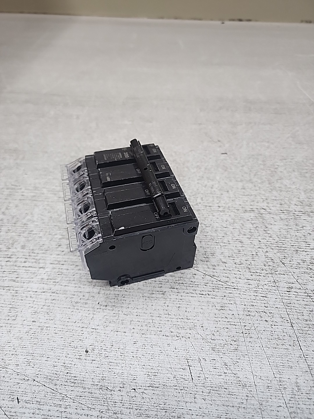 GE THQMV200WL 200 Amp 120/240 Volt 2-Pole Plug-In Mount  Main Circuit Breaker