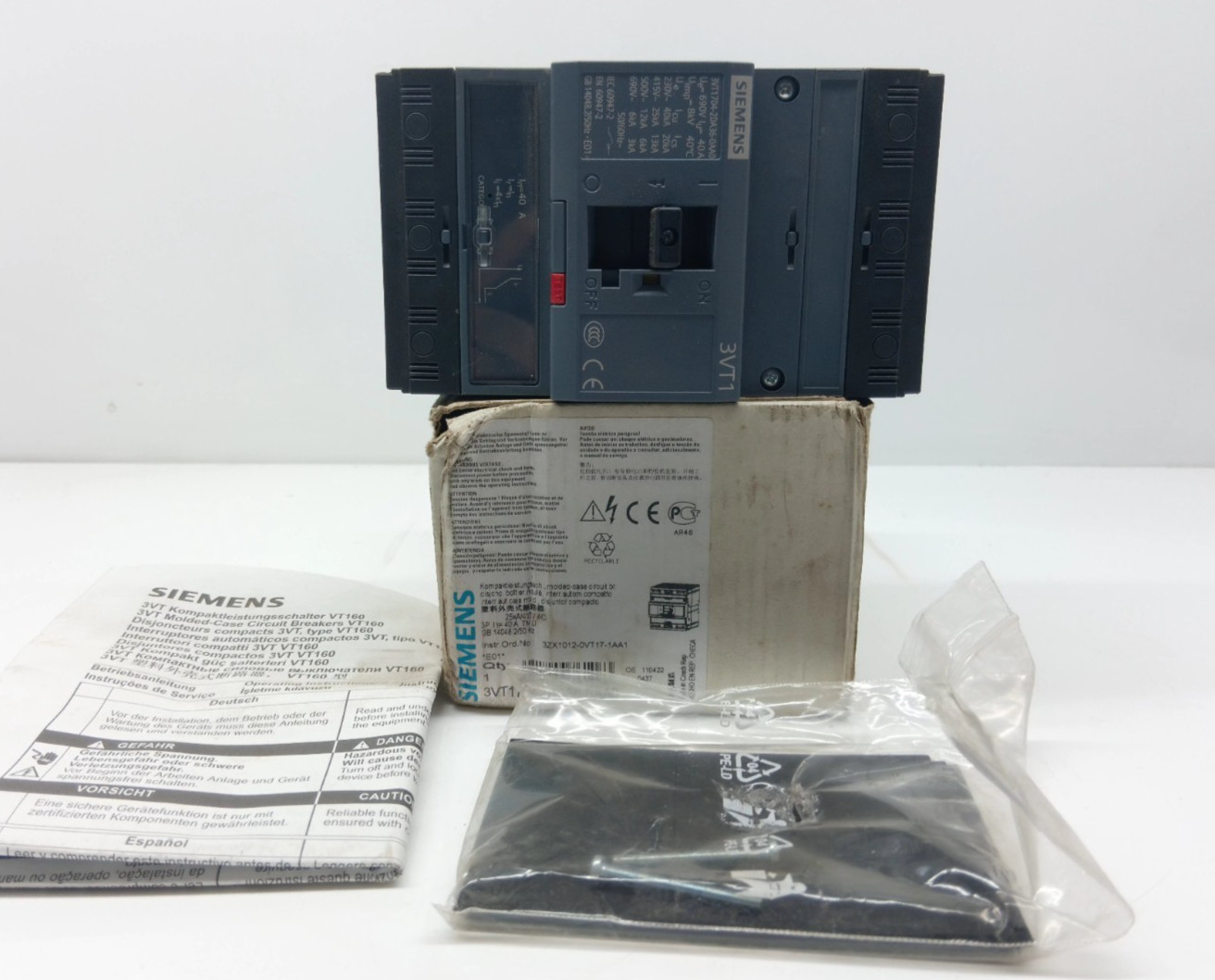 SIEMENS 3VT1 3 POLE 40 AMPS CIRCUIT BREAKER 3VT1704-2DA36-0AA0