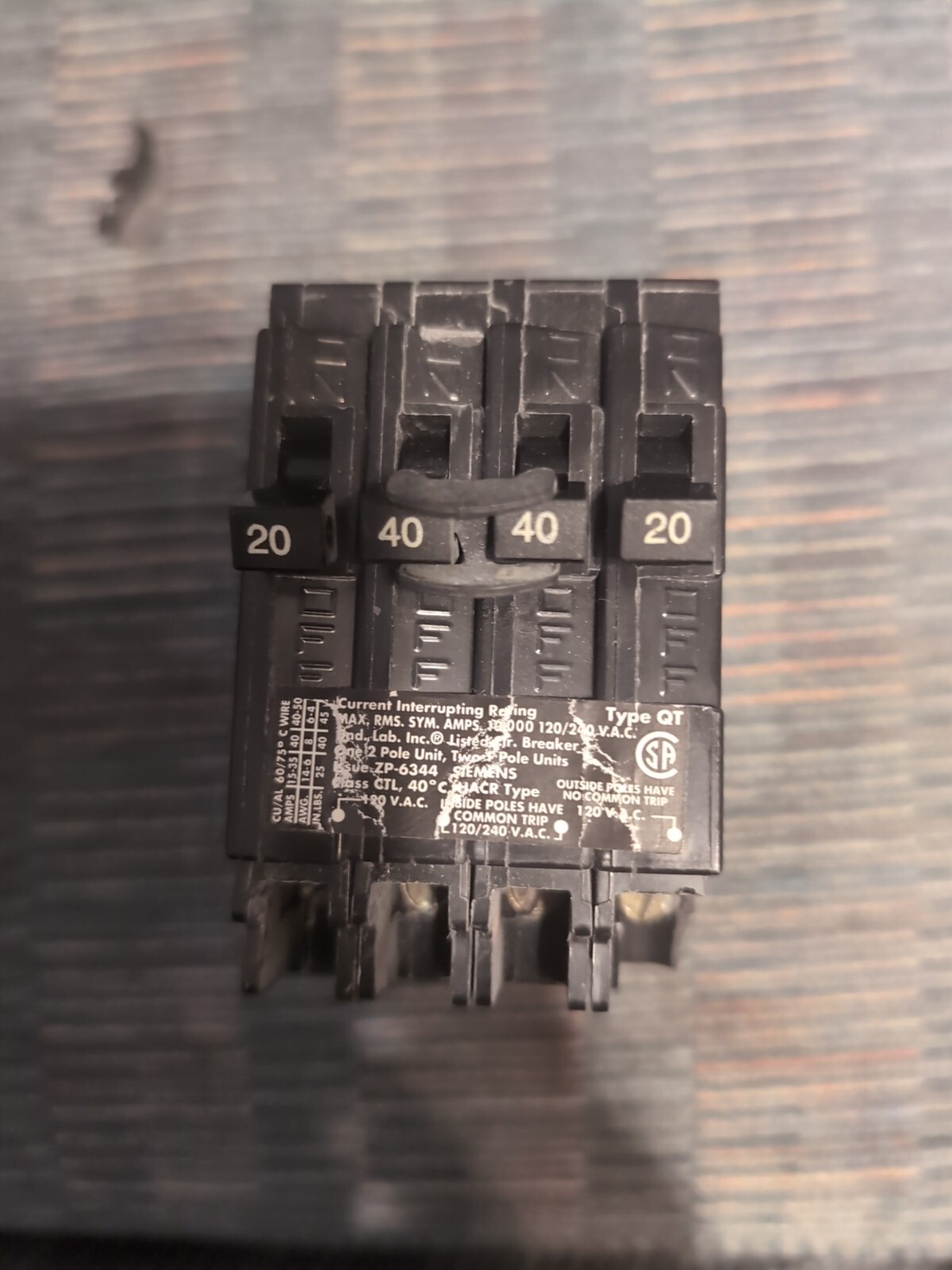 Siemens Q22040CT Circuit Breaker 4P 20/40A Type QT CU/AL 120/240VAC