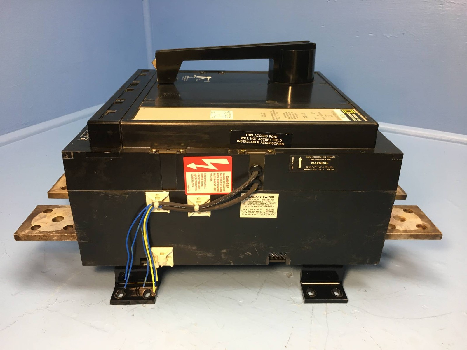 Square D PCF362500DC1680 2500A DC Circuit Breaker w Aux & UVR PCF362500 2500 Amp