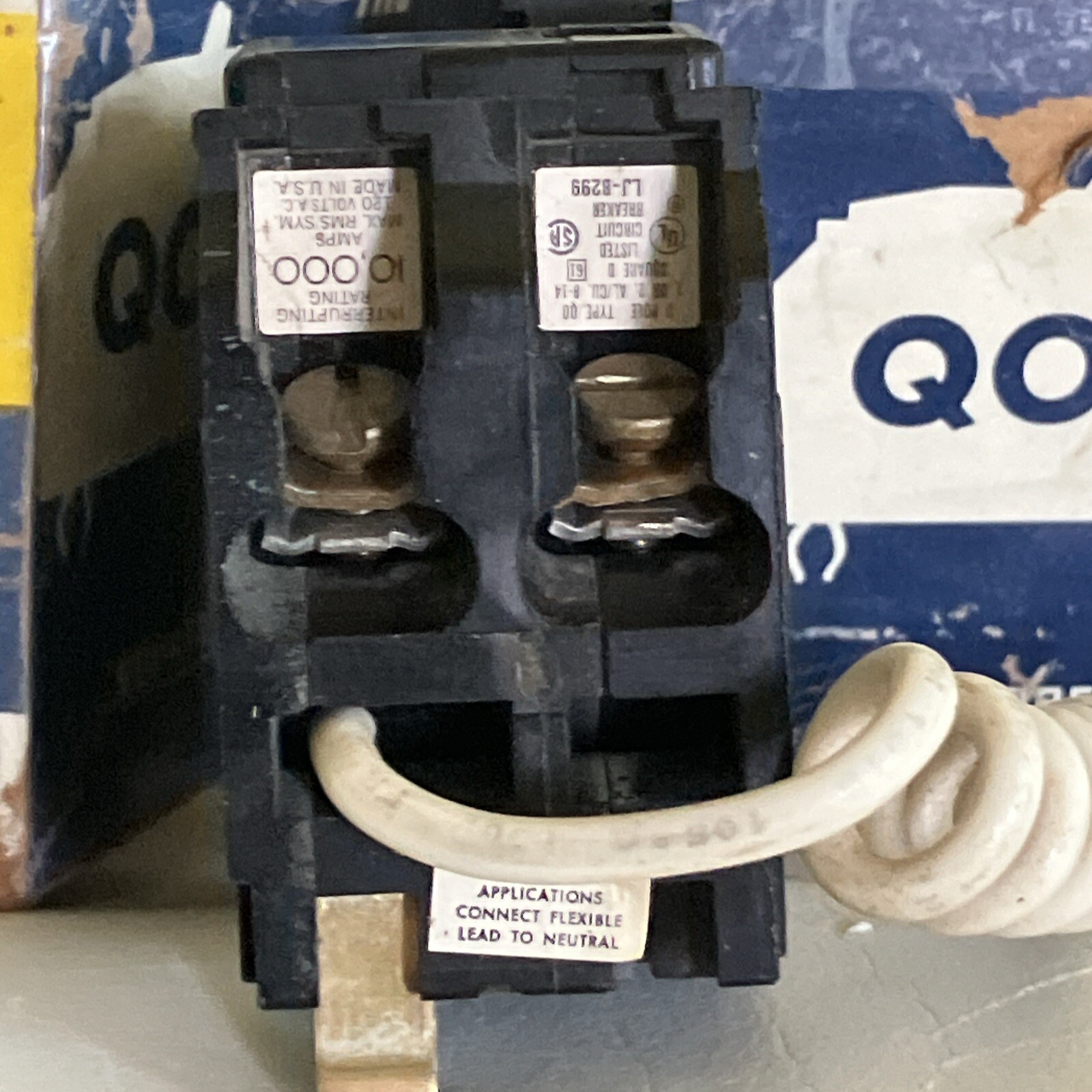SQUARE D CIRCUIT BREAKER QO220SWN 20A 240V 2P 10KA Black Face Switch Neutral NEW