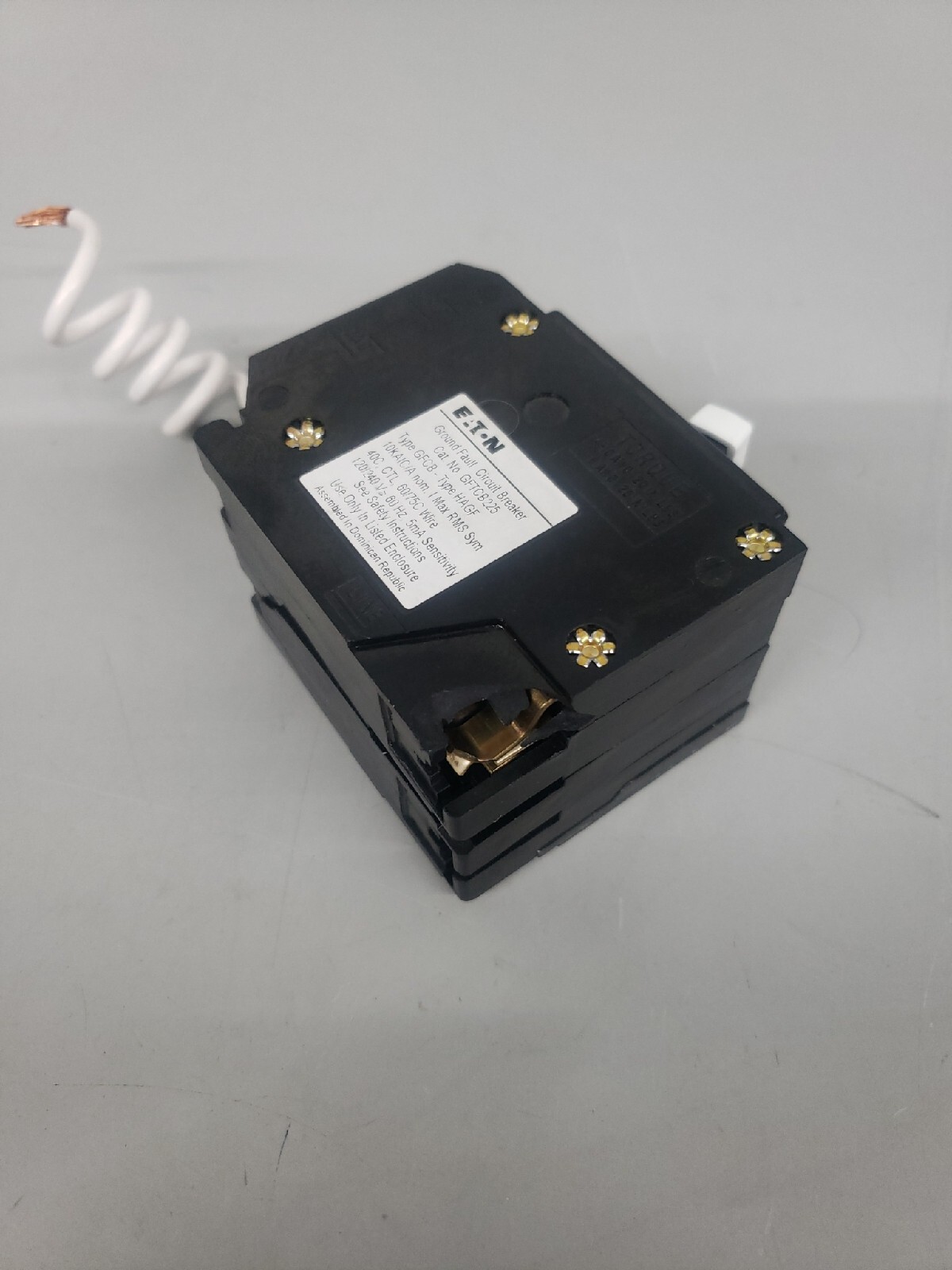 CHIPPED Eaton GFTCB225 Ground Fault Circuit Breaker 2 Pole 25A 120/240V