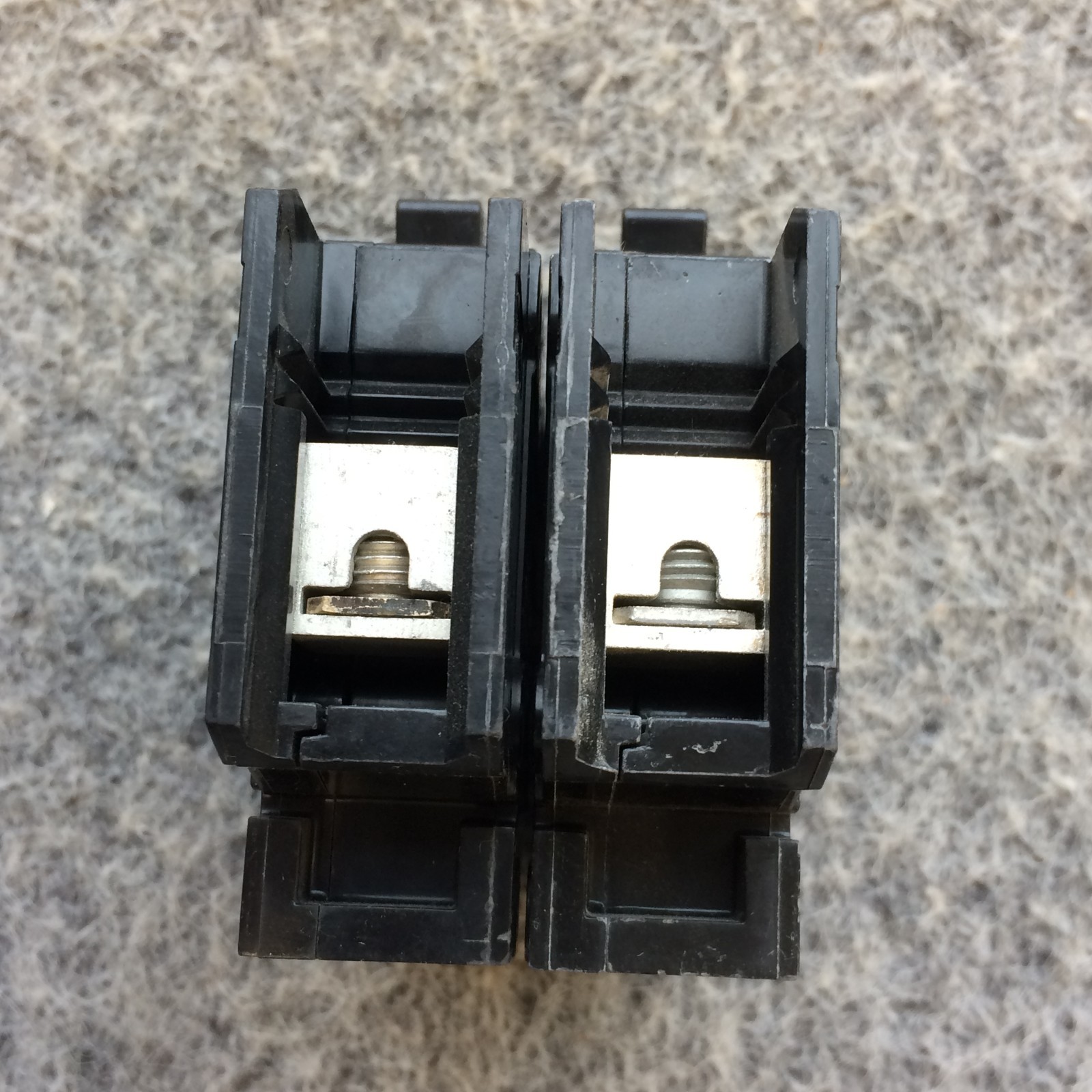 LOT OF 2 BQD120 SIEMENS 1 POLE, 277V, BOLT ON 20 AMP BREAKER