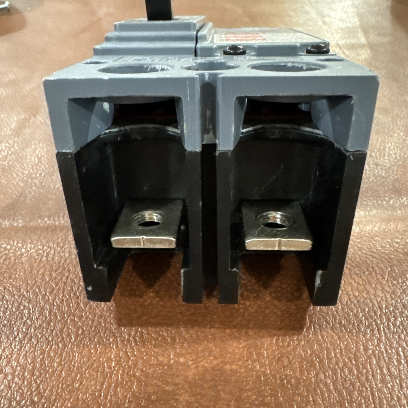 Siemens QR22B200 200A 2P 240V QR2 200 Amp 2 Pole Circuit Breaker G2C 2P 200A