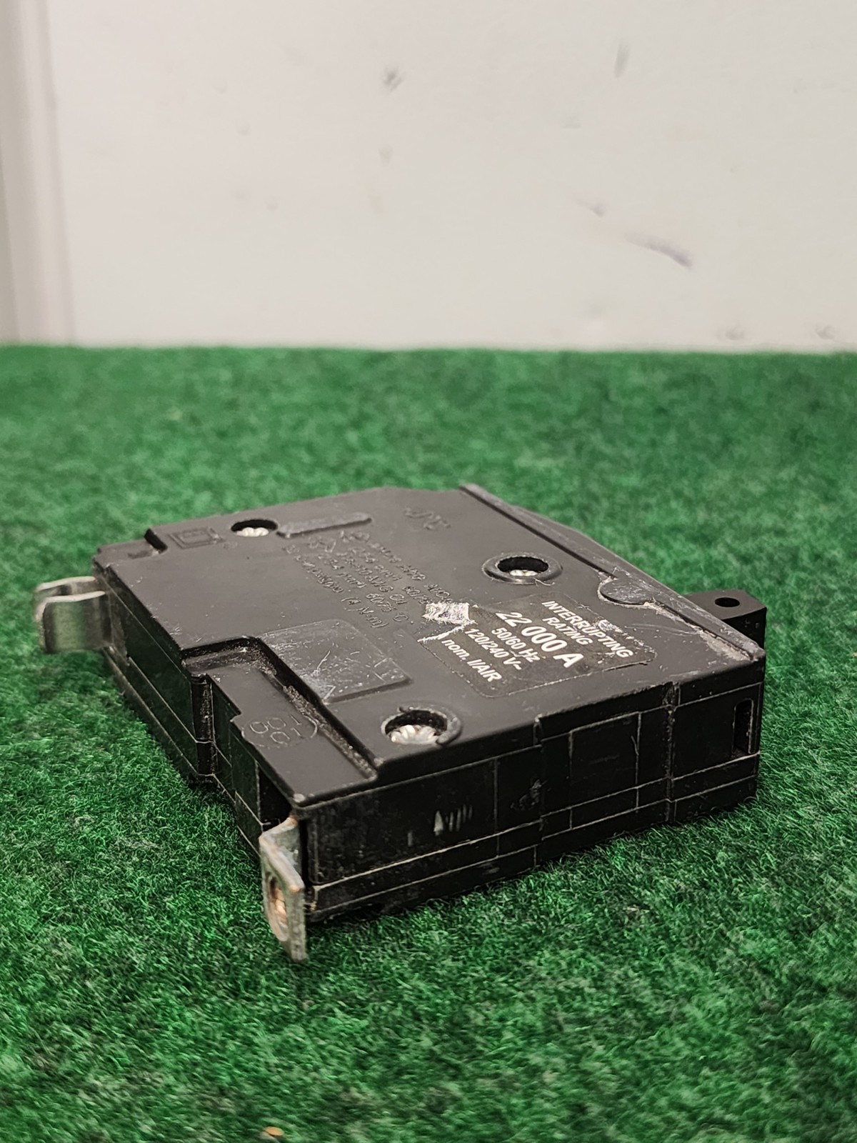 (11) Square D QOB120VH 20 Amp Single Pole 120 Volt 22kA Bolt-On Circuit Beaker