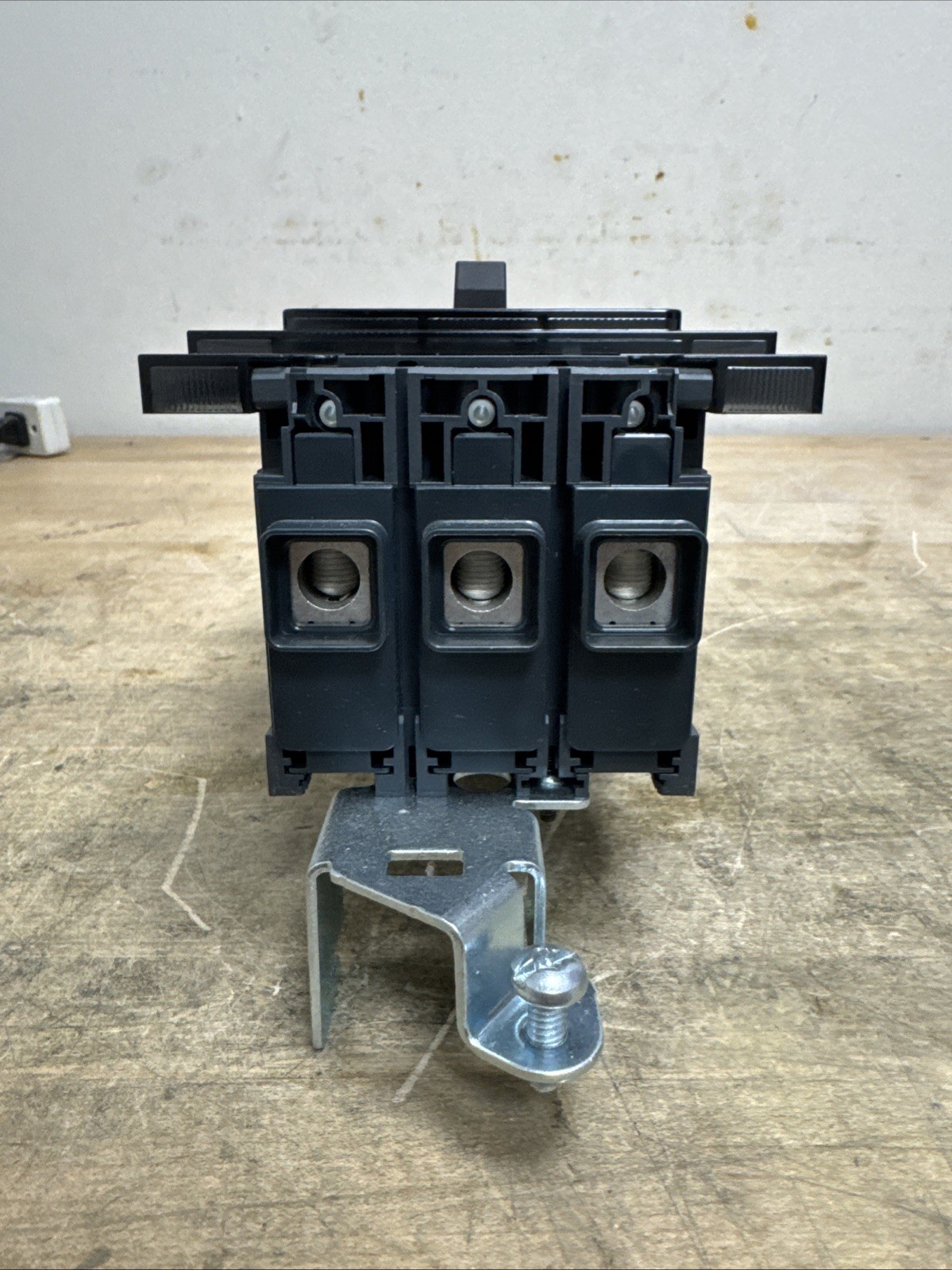 NEW TAKEOUT SQUARE D BJA36040 I-LINE 3 POLE 40 AMP 480v 65KAIC POWERPACT BREAKER