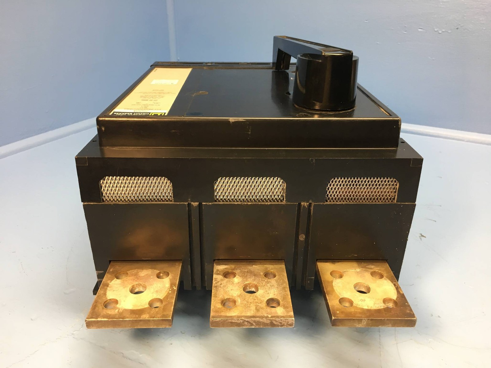 Square D PCF362500DC1680 2500A DC Circuit Breaker w Aux & UVR PCF362500 2500 Amp