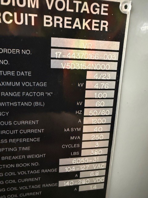 Square D Type VR 4.76kV, 1200A, 250MVA Vacuum Circuit Breaker