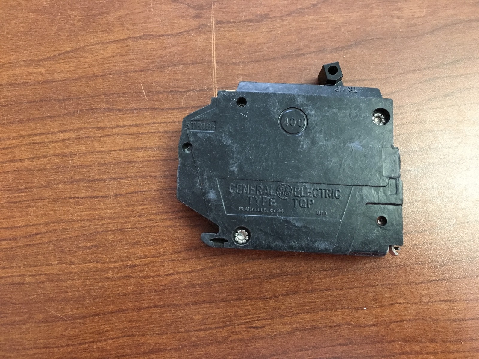 THQP140 GE 40 amp 120/240 volt 1 pole thin breaker plug-on