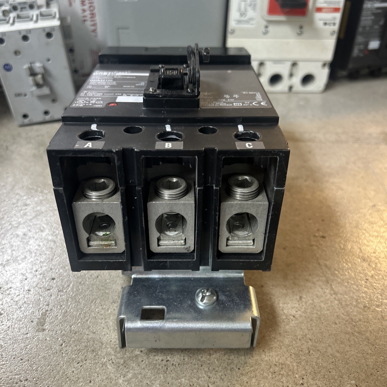Square D CAT# QDA32150 150A/240V 3 POLES TESTED, GUARANTEED & FREE SHIPPING!