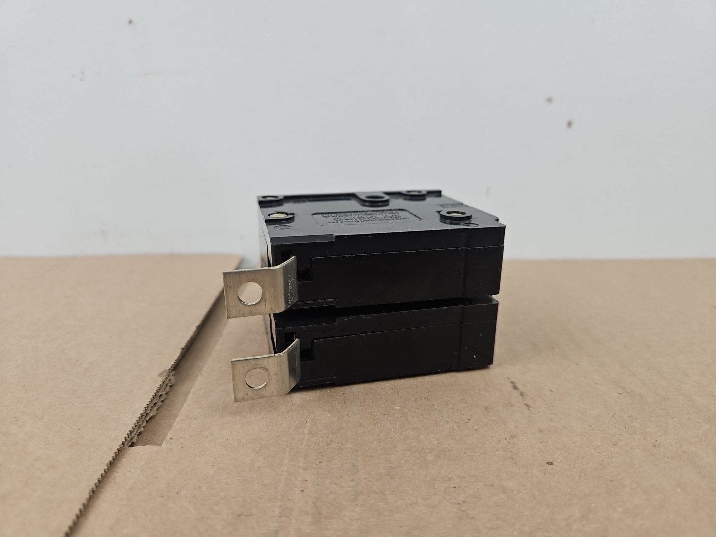 Cutler Hammer QBHW2030 Circuit Breaker 2 Pole 30 Amp Bolt on Quick Lag