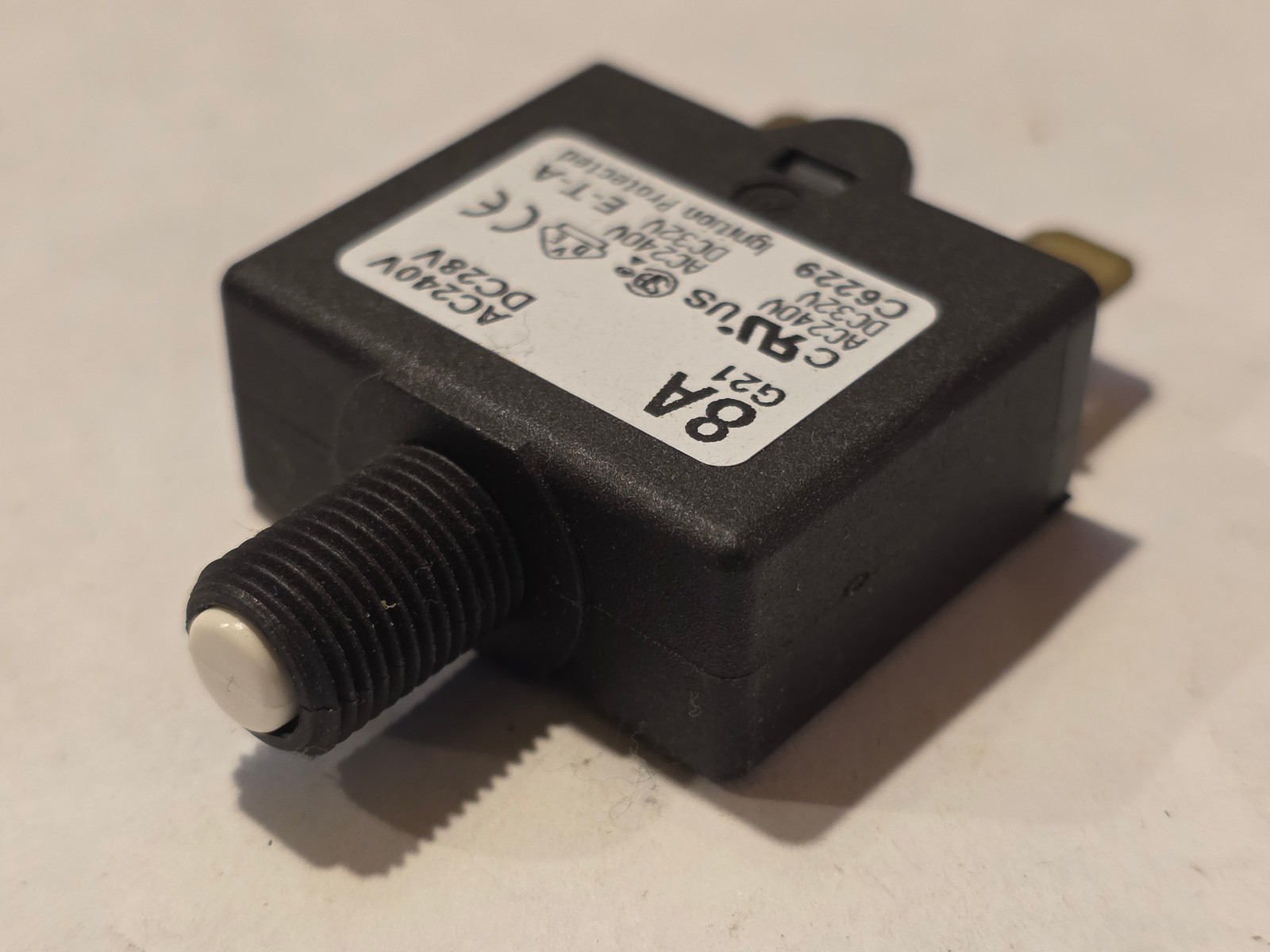 (3 pcs) E-T-A Circuit Breaker 1658-G21-00-P10-08A, 8A, Bass 106-1093-008 (NOS)