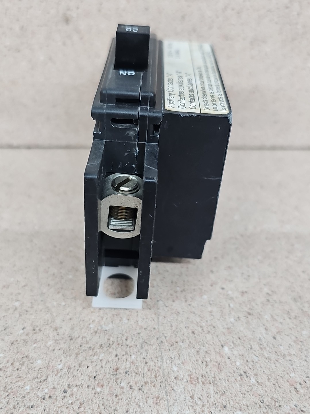 SQUARE D QOU1201200 Single Pole 20 AMP Circuit Breaker W/ AUXILIARY CONTACTS