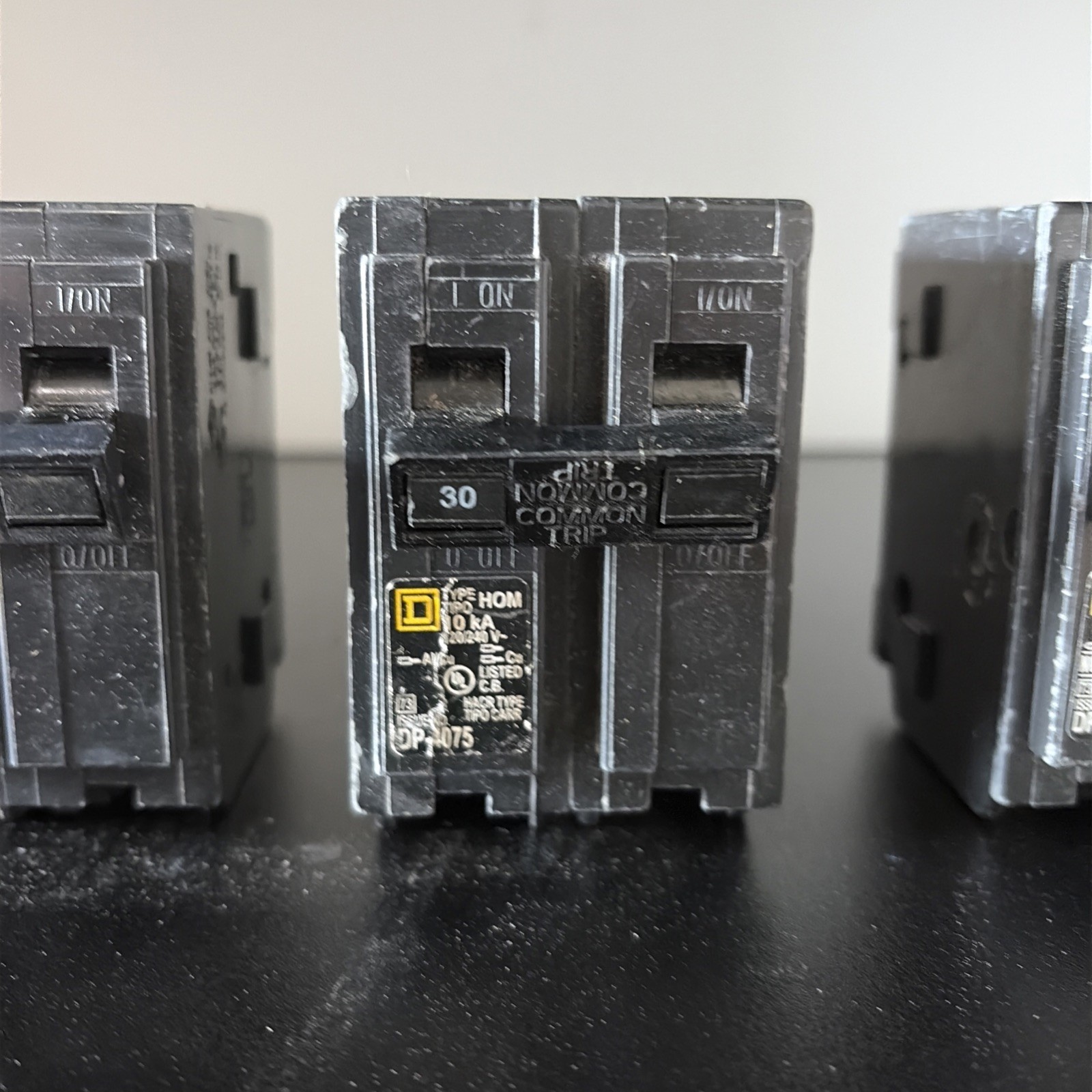Square D (LOT OF 9 TOTAL BREAKERS) 2-POLE-30AMP HOM230 (TESTED) (1YR WARRANTY)