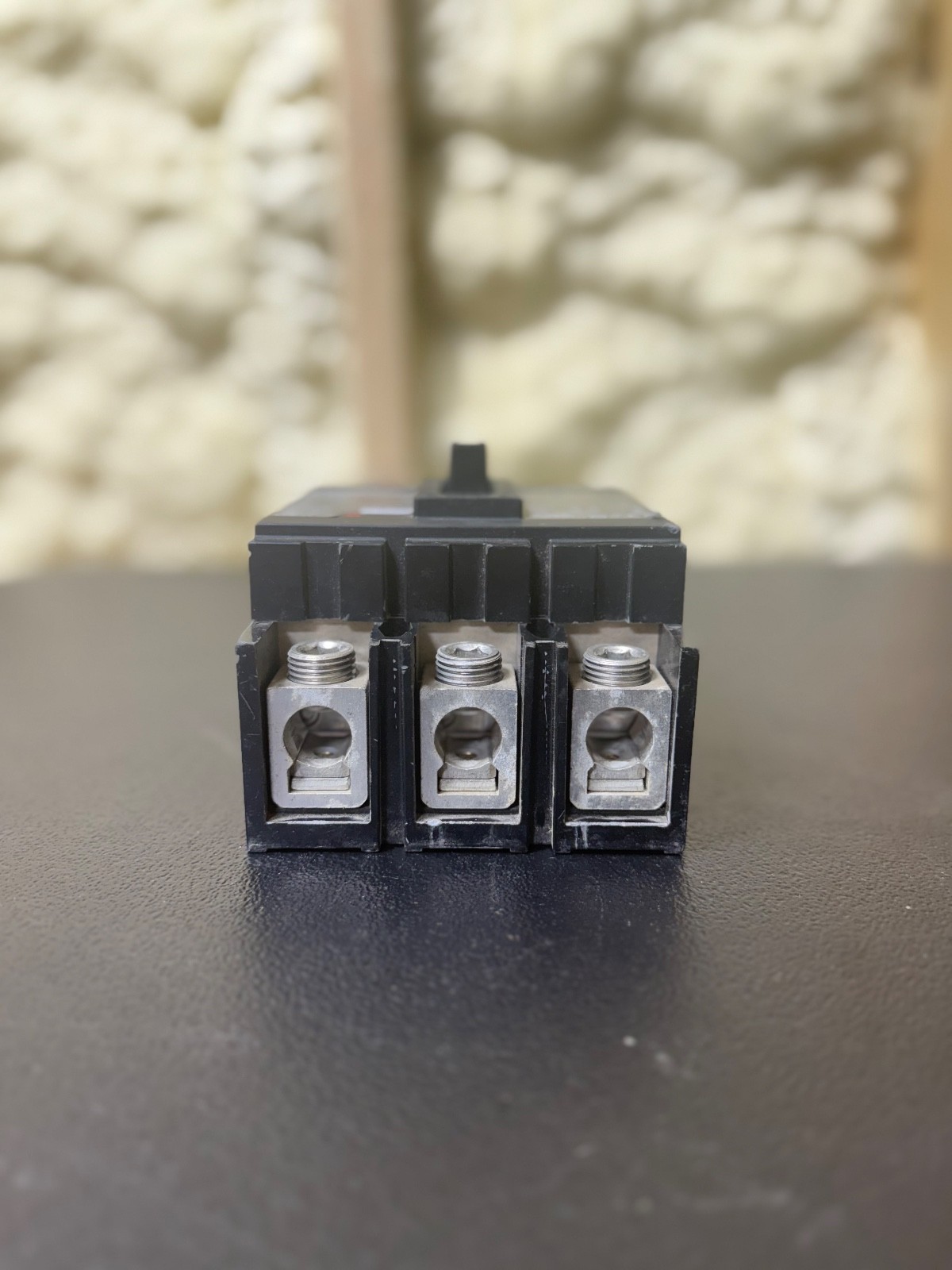 Square D QBL3225 225A 240V AC 3-Pole Molded Case Circuit Breaker