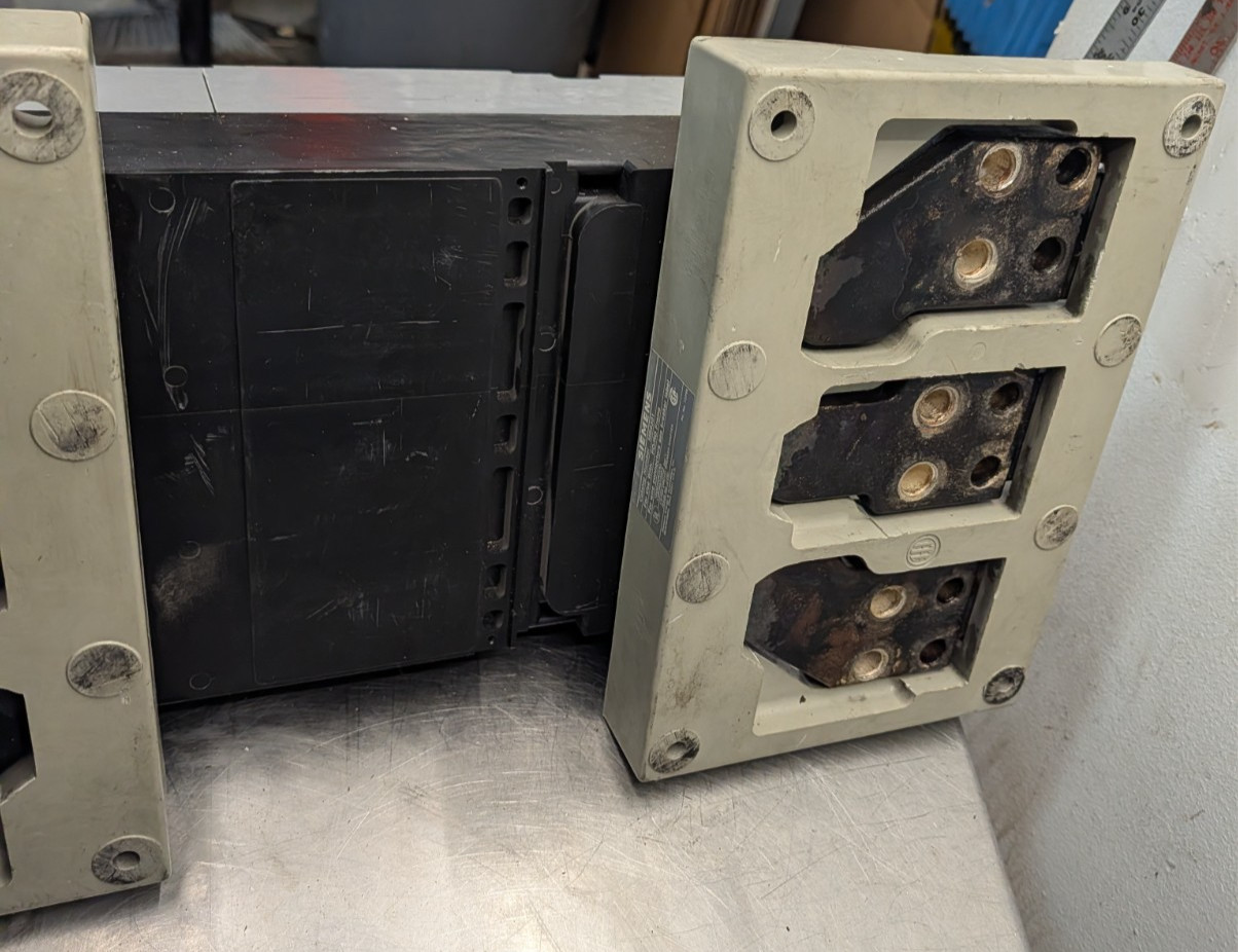 Siemens PXD63S160A 1600 Amp Sentron Molded Case Switch Breaker MB9301 PD/RD