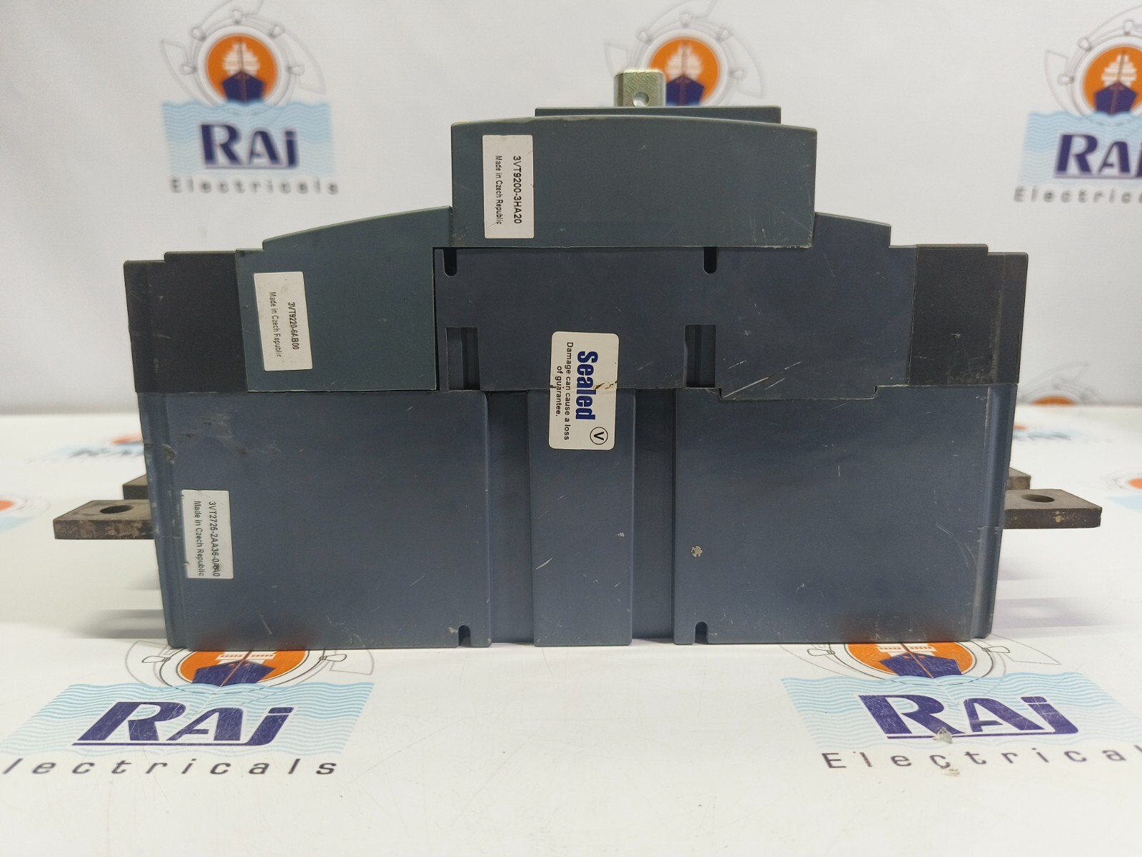 SIEMENS 3VT2 circuit breaker 3VT2 200 Amps, Icu=36kA, 415V AC 3-pole (NEW)