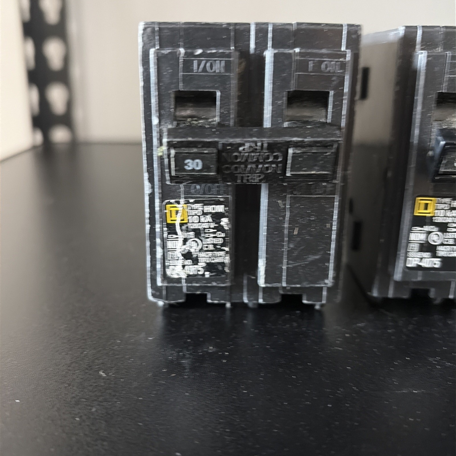 Square D (LOT OF 9 TOTAL BREAKERS) 2-POLE-30AMP HOM230 (TESTED) (1YR WARRANTY)