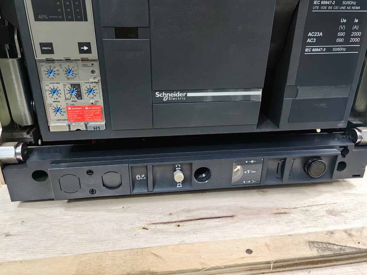 SCHNEIDER MASTERPACT | NW20H1 | NW20 H1 | MICROLOGIC 7.0A, 2000A, NEW NEVER USED