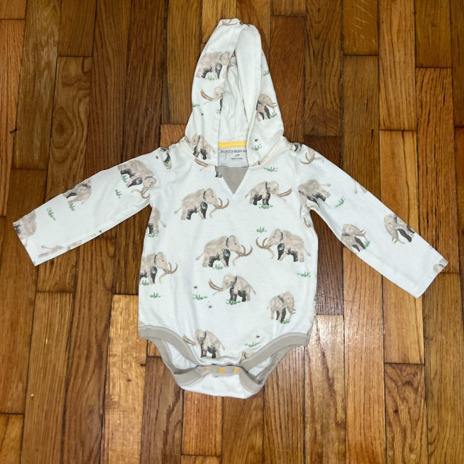 PRE-OWNED – Burt’s Bees Baby Elephant Print Hooded Bodysuit Size 12 Months