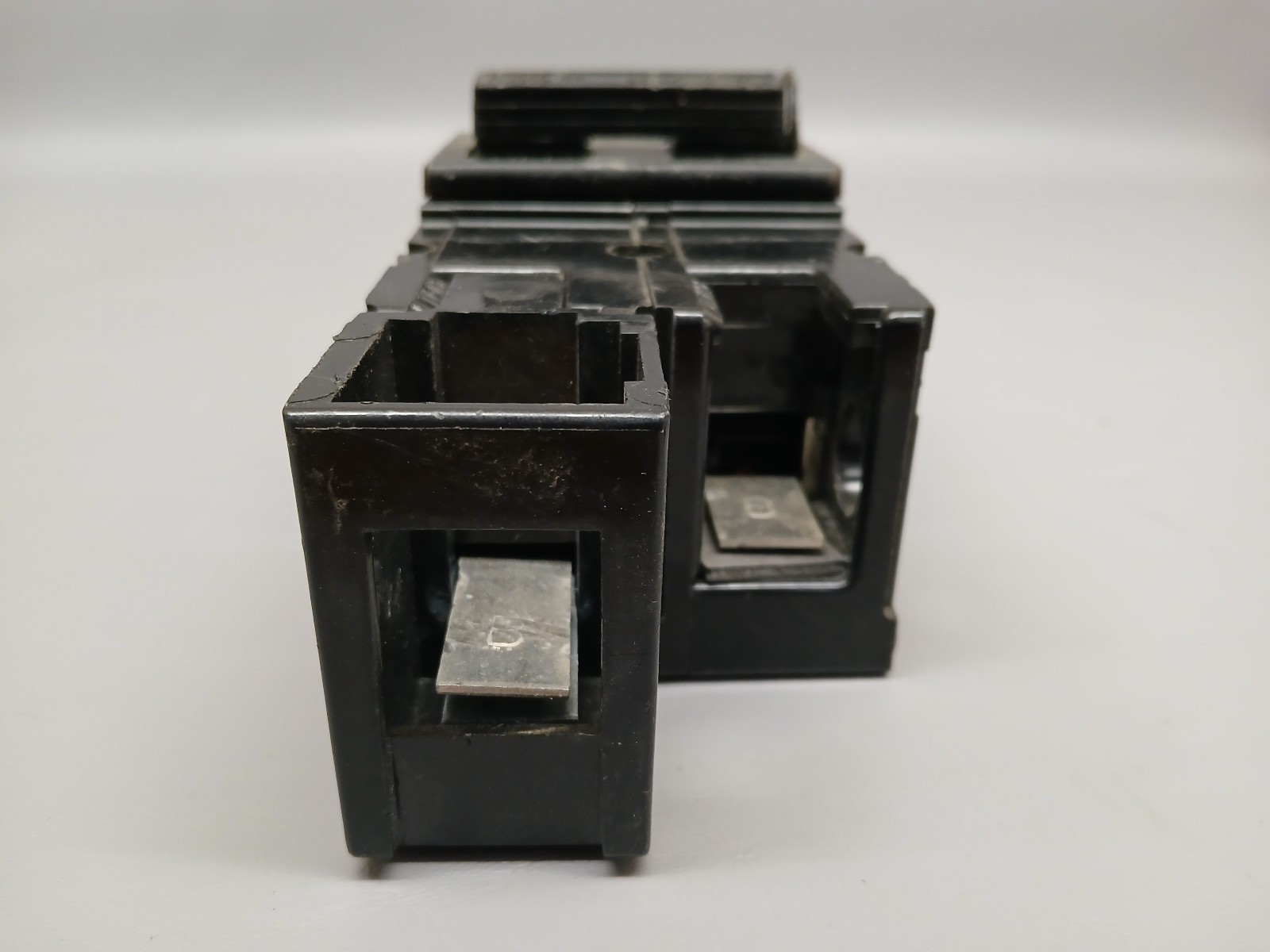 CHALLENGER QFP2150T 150 Amp 120/240V 2 Pole Breaker Offset Lugs
