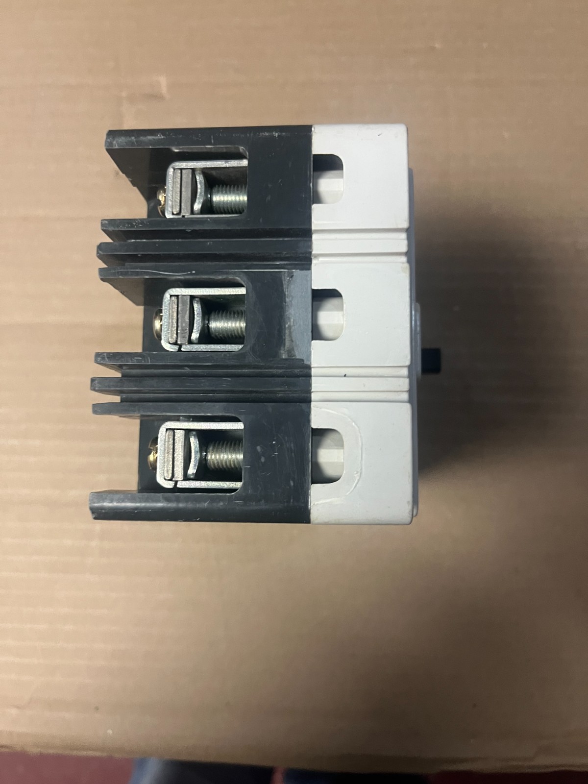 Cutler Hammer HMCP015EOC 15 Amp 600 Volt 3 Pole Circuit Breaker TAKE OUT