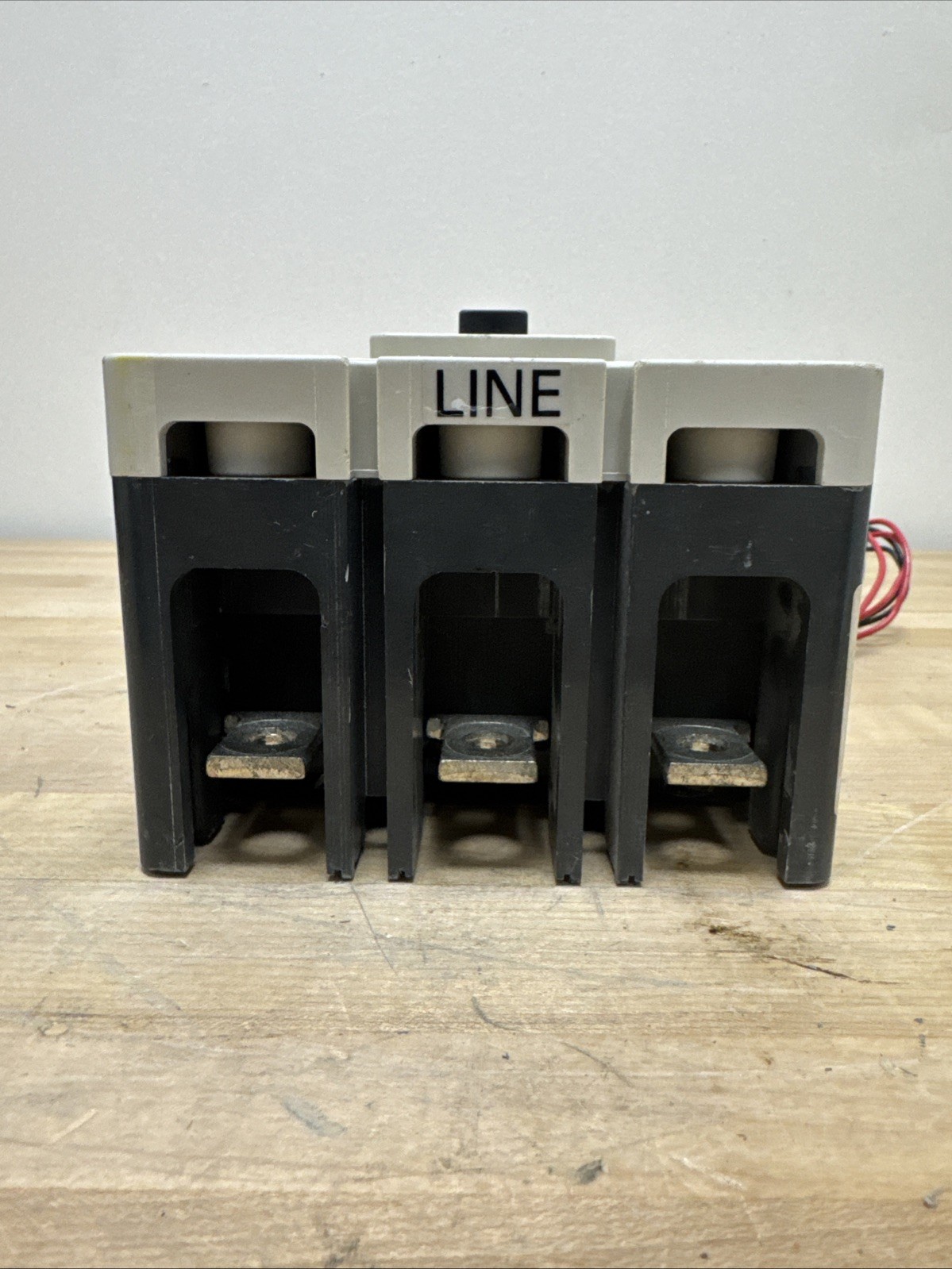 EATON CUTLER HAMMER HKD3400F KES3400LSI 3 POLE 400 AMP 480v CIRCUIT BREAKER
