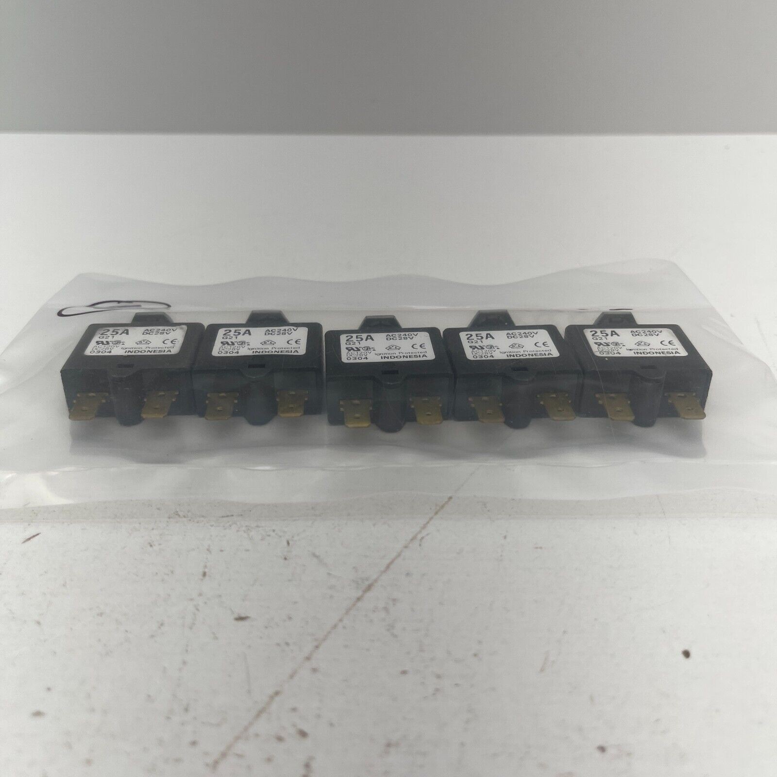 ETA 1658-G21-02-P10-25A Circuit Breaker Thermal 1Pole 25A 240VAC/28VDC – 5 Pcs