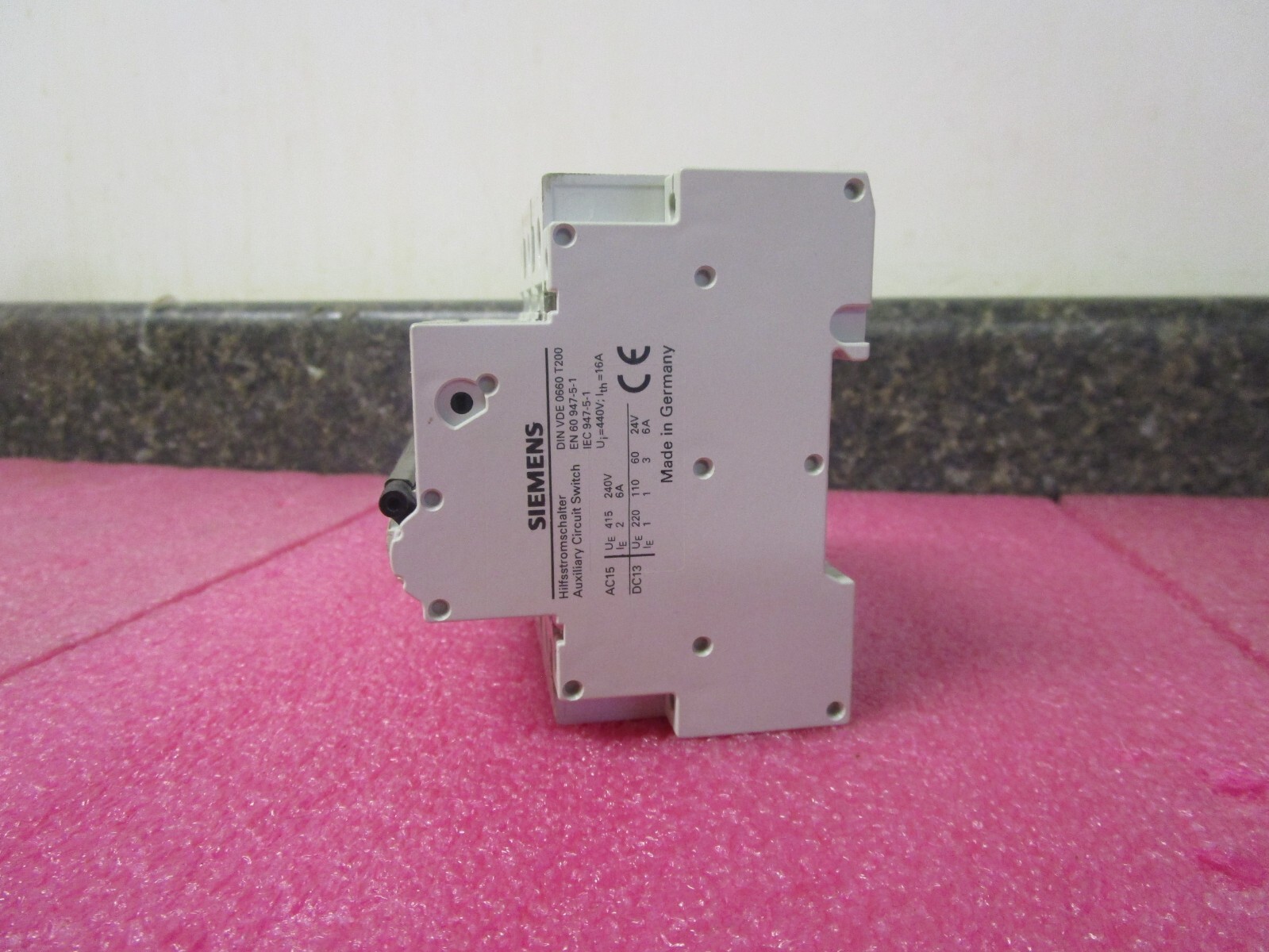 Siemens 5SX63 C63 Circuit Breaker, 400-440V 3-Pole