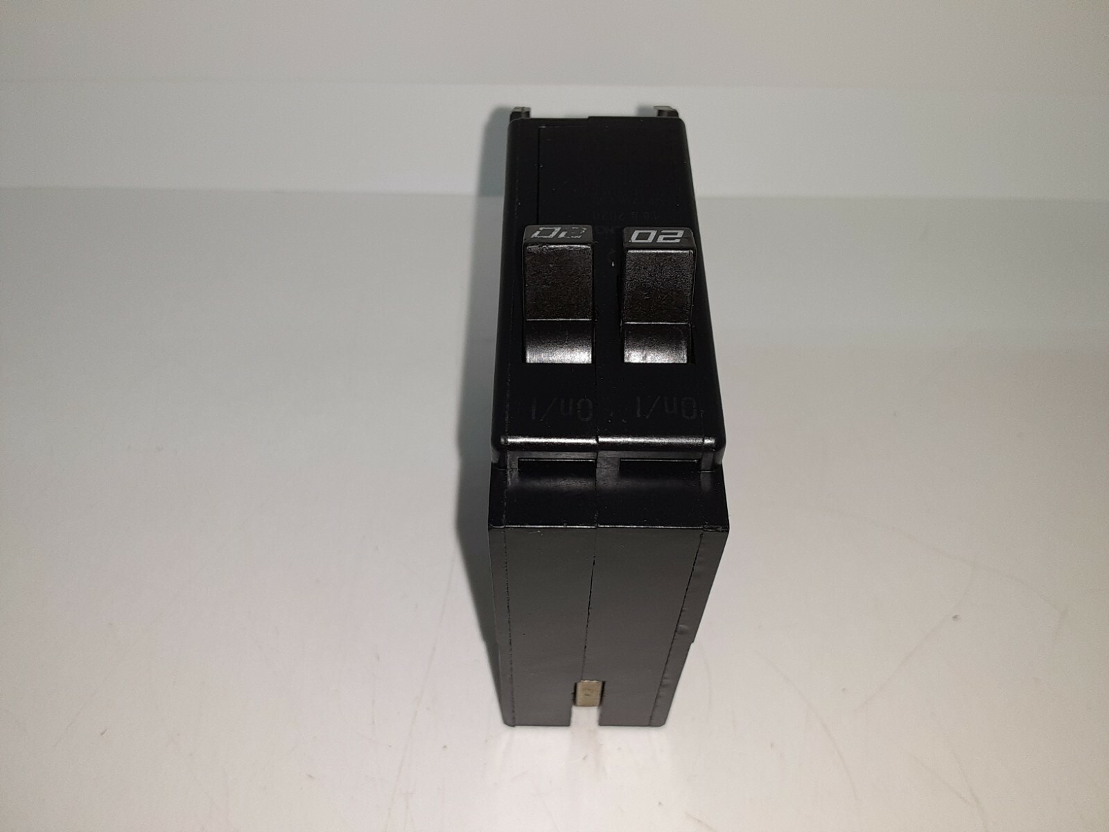 CHALLENGER A2020 20 amp 2 pole TANDEM TWIN Circuit Breaker 120/240 volt Type A
