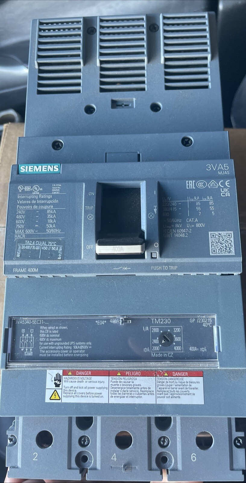 Siemens 3VA5340-5EC31-0AA0 SIEMENS 3 POLE 400A 600 VOLT CIRCUIT BREAKER