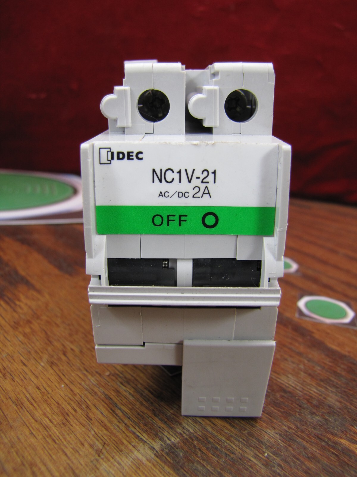 2a Idec Circuit Protector Breaker 2 pole 2 Amp 220vac 125vdc aux AC/DC NC1V-21