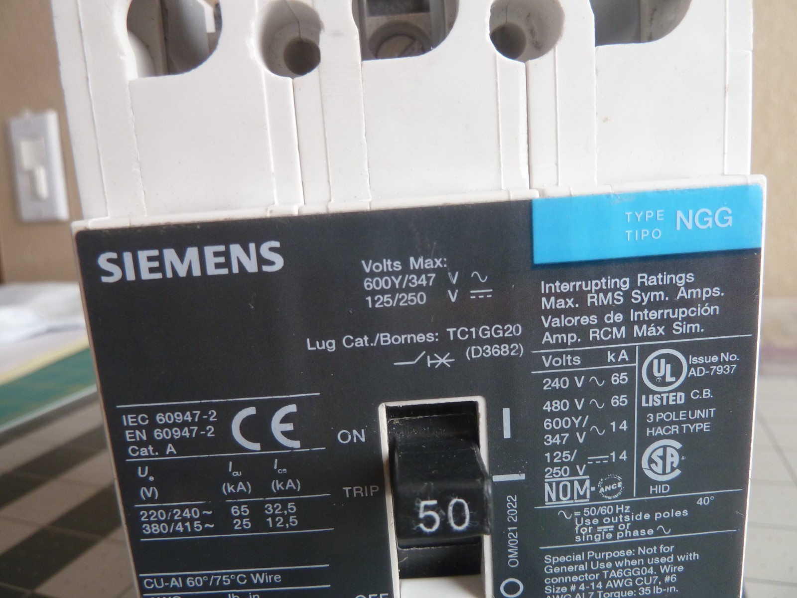 Siemens NGG3B050 Bolt-On Circuit Breaker: 600Y/347V AC – 50A – 3 pole – USED