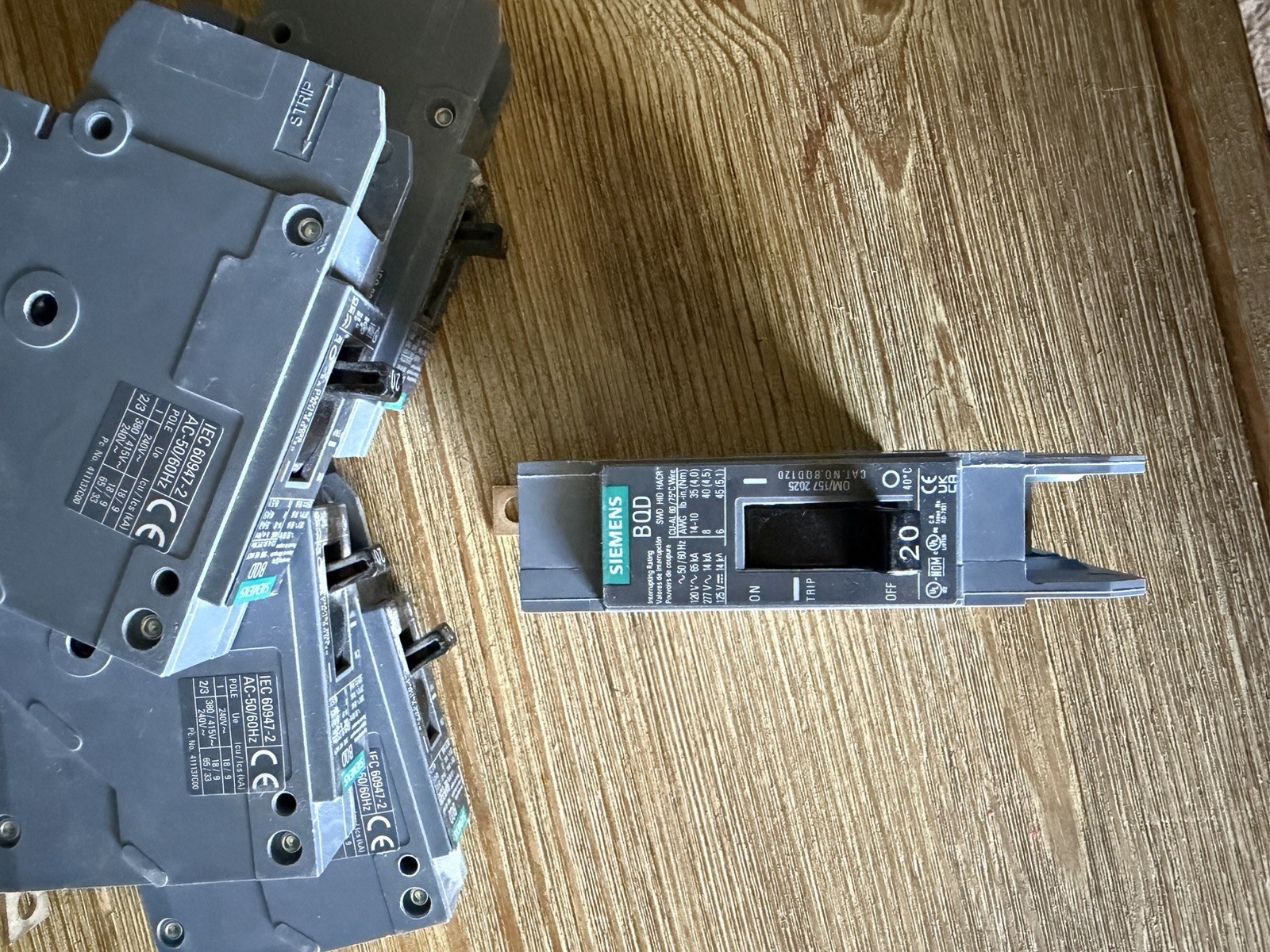 Siemens BQD120 Molded Case Circuit Breaker, 1 Pole 20 Amp, Grey, Bolt-On