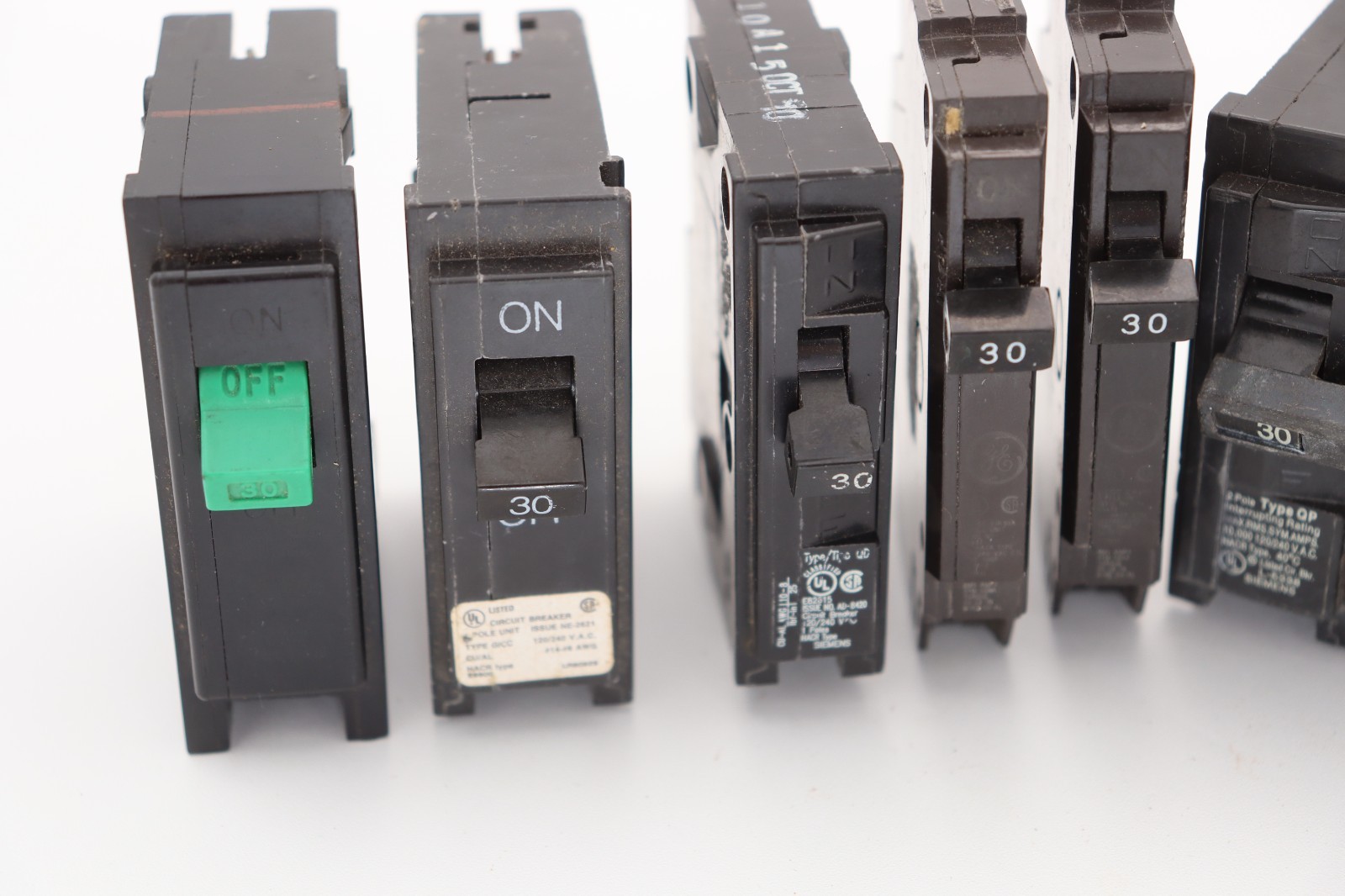 Assorted lot of 8- 15 Amp 1 and 2 Pole Circuit Breakers *See Description*