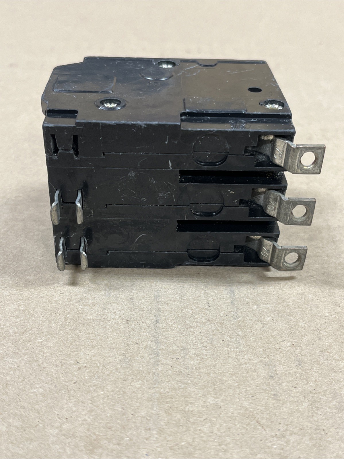 SQ-D QOB360 SQUARE D CIRCUIT BREAKER 3 POLE, 60A Bolt-on 10k NO SCREWS 29