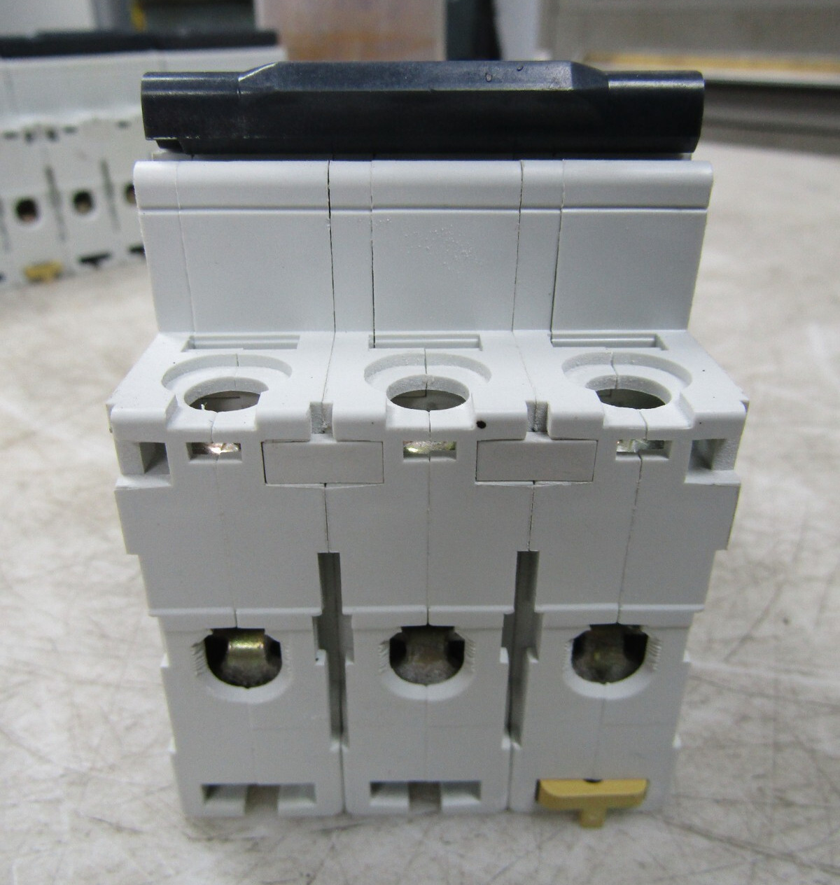 💥MERLIN GERIN MULTI9 C60N 25 AMP CIRCUIT BREAKER 3 POLE 480 VAC 24150