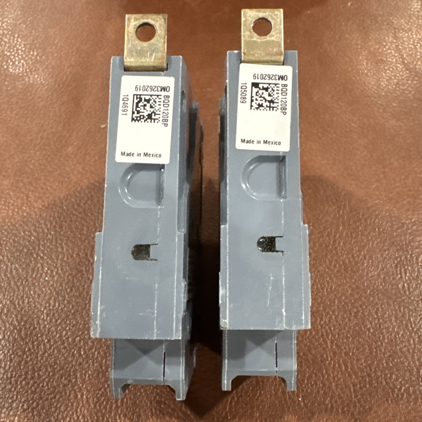 Lot of 2 Siemens BQD120 Molded Case Circuit Breaker 277 VAC 20A 1P 14 kA