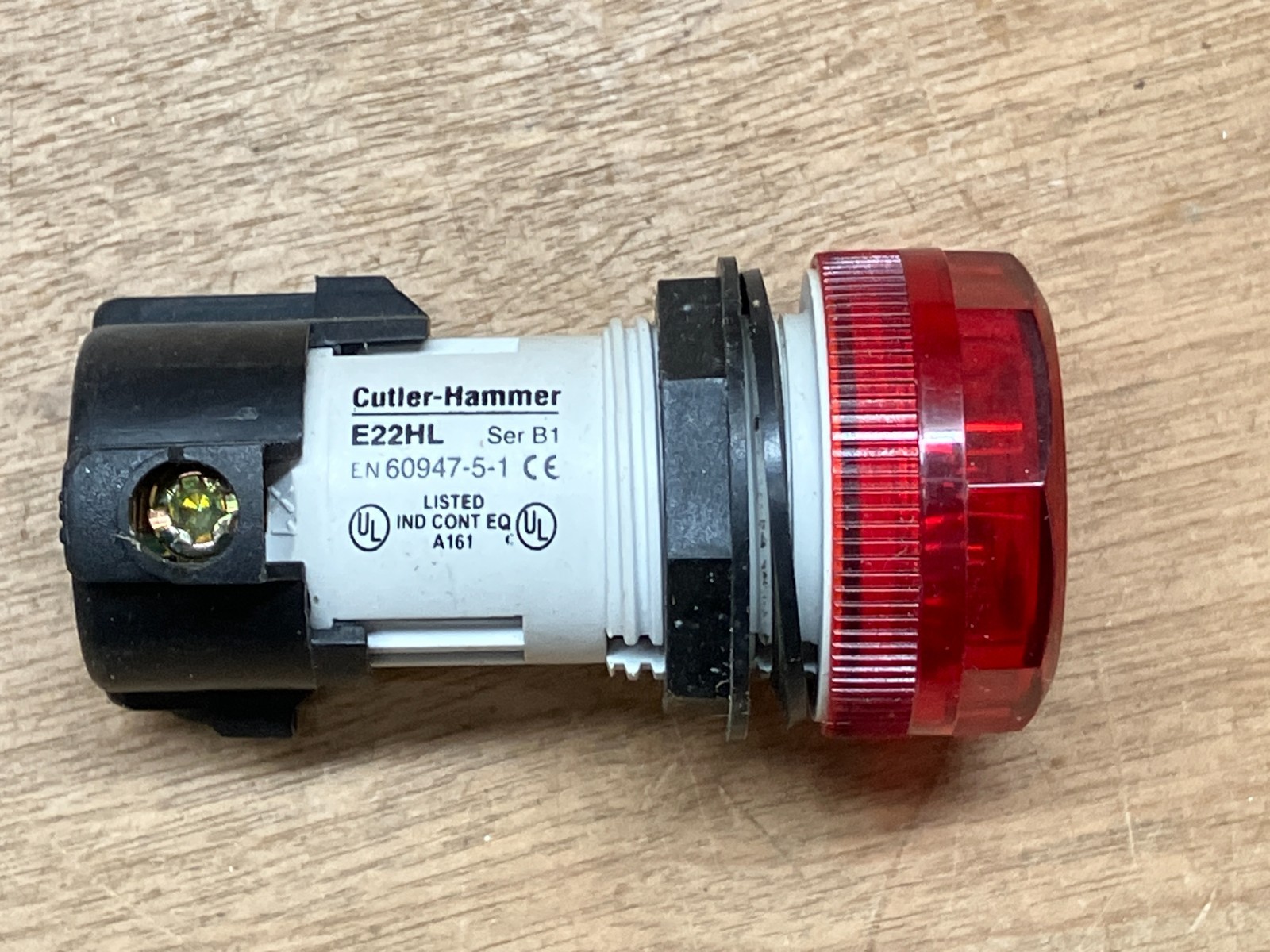 Cutler Hammer E22HL Pilot Indicator Light Ser B1 Red