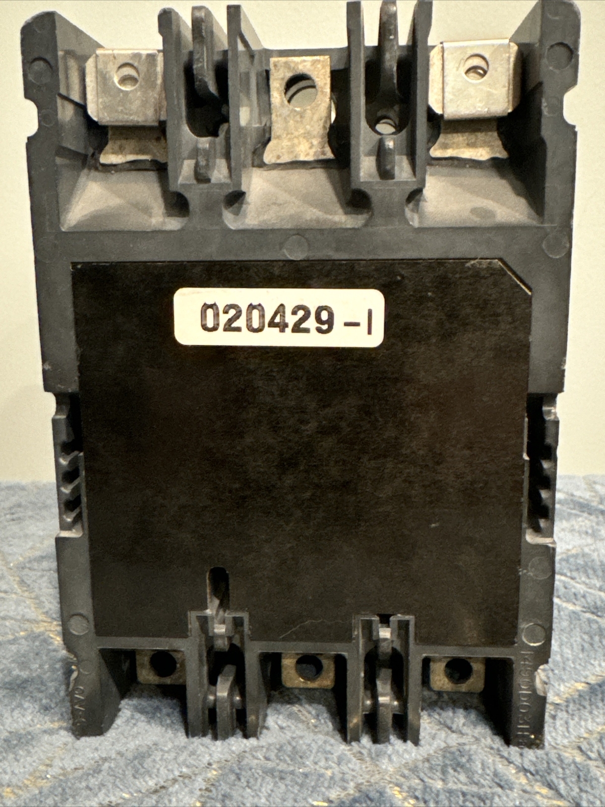 Eaton Cutler Hammer ED3225 225amp 3 pole circuit breaker type ED 65k 240VAC