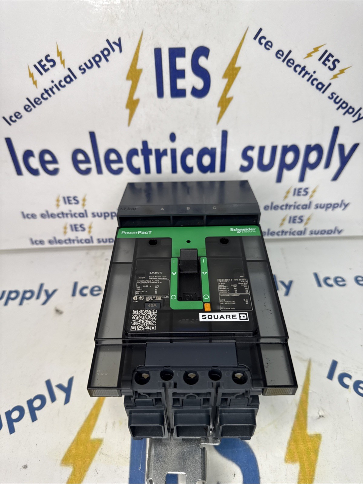 SQUARE D BJA36040 40A 3P Circuit breaker