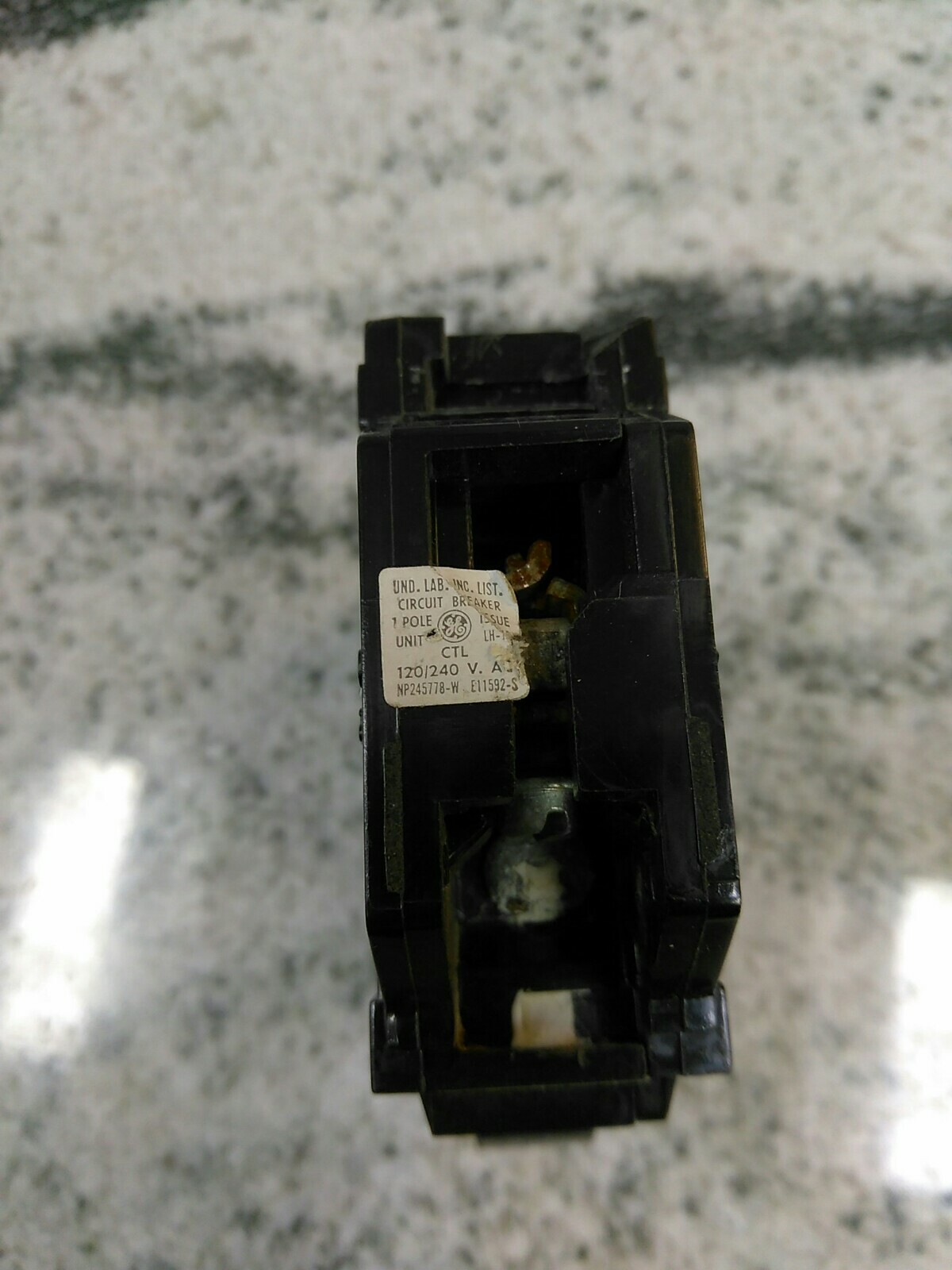GE TYPE TQL-AC 15AMP, 1 POLE, 120/240VAC GROVE CIRCUIT BREAKER / CHIPS (20CB3