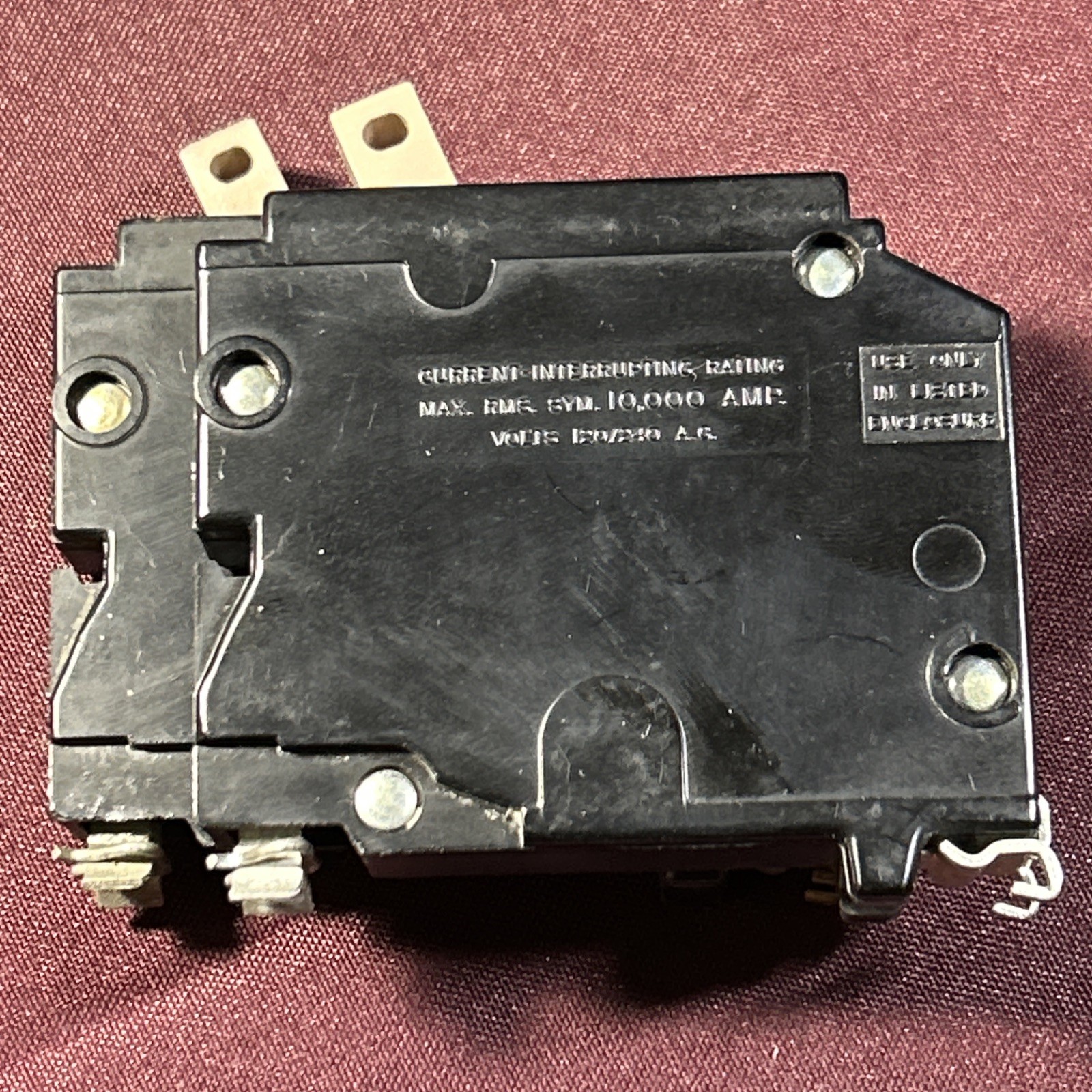 Cutler-Hammer Type CH 40 V Gang 2 Pole 120/240 V.A.C./single pole 20 A X2 AL-CU