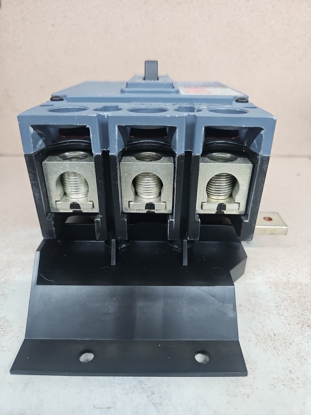 NTO Siemens QR23B200 200A 3-Pole Main Circuit Breaker Bolt-On Thermal Overload