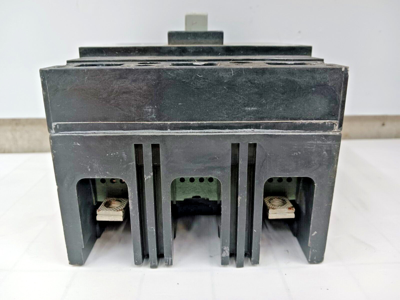 GE 100 AMP CIRCUIT BREAKER 2 POLE 480 VAC THED124100