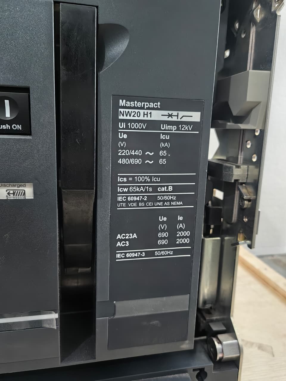SCHNEIDER MASTERPACT | NW20H1 | NW20 H1 | MICROLOGIC 7.0A, 2000A, NEW NEVER USED