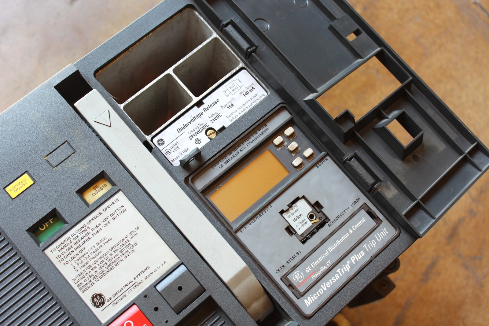 GE POWER BREAK II HI BRK 1600 AMP CIRCUIT BREAKER SHF16B216 – 600V AC 3 POLES