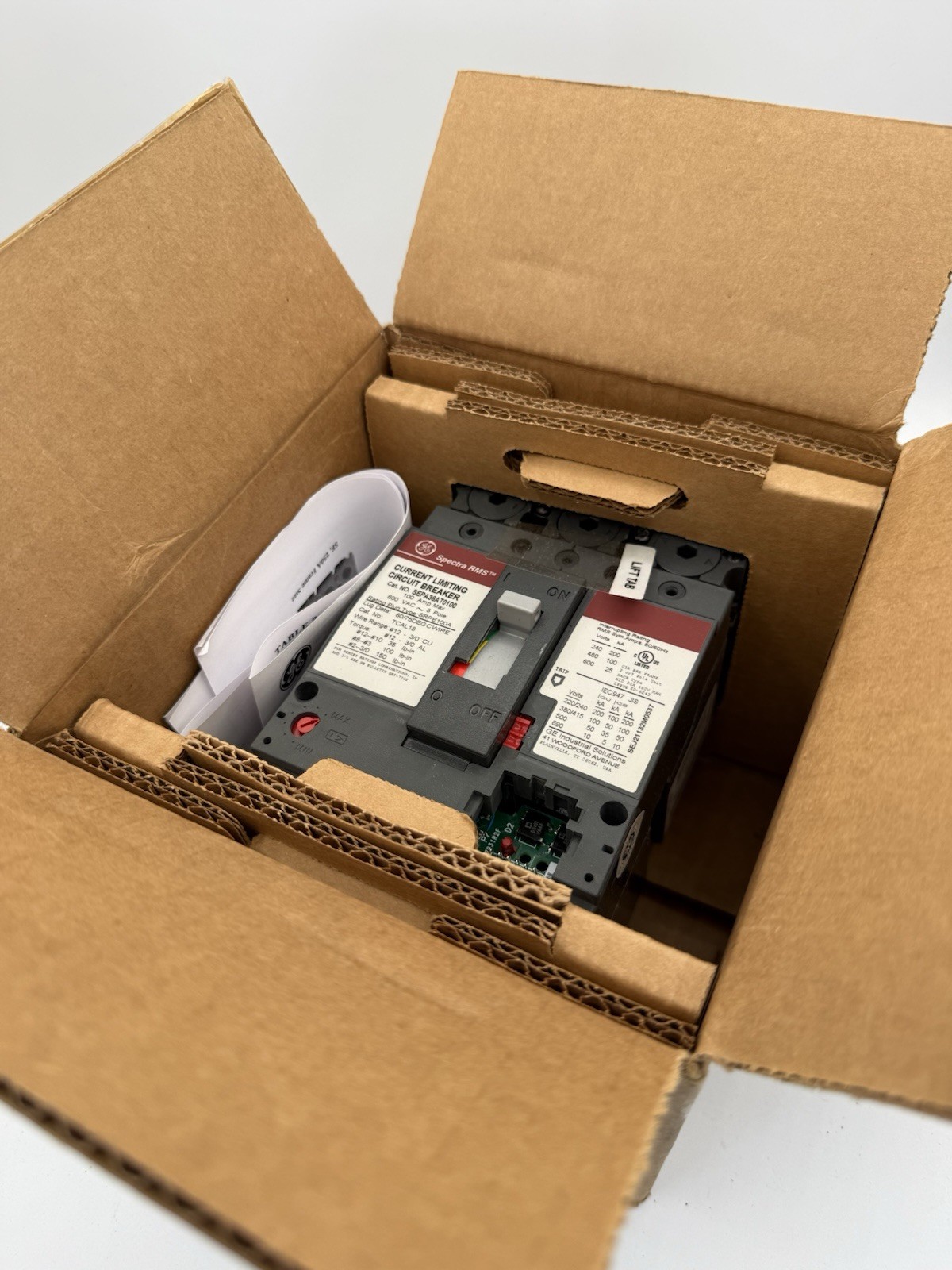 GENERAL ELECTRIC SEPA36AT0100 3-POLE 100A 600V CIRCUIT BREAKER (NEW IN BOX)