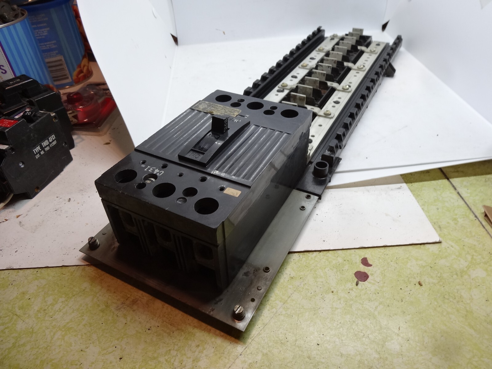 GE TQD32200 3-Phase 200Amp 208/240V Main Breaker W/ 30 Space Bus Bar Interior