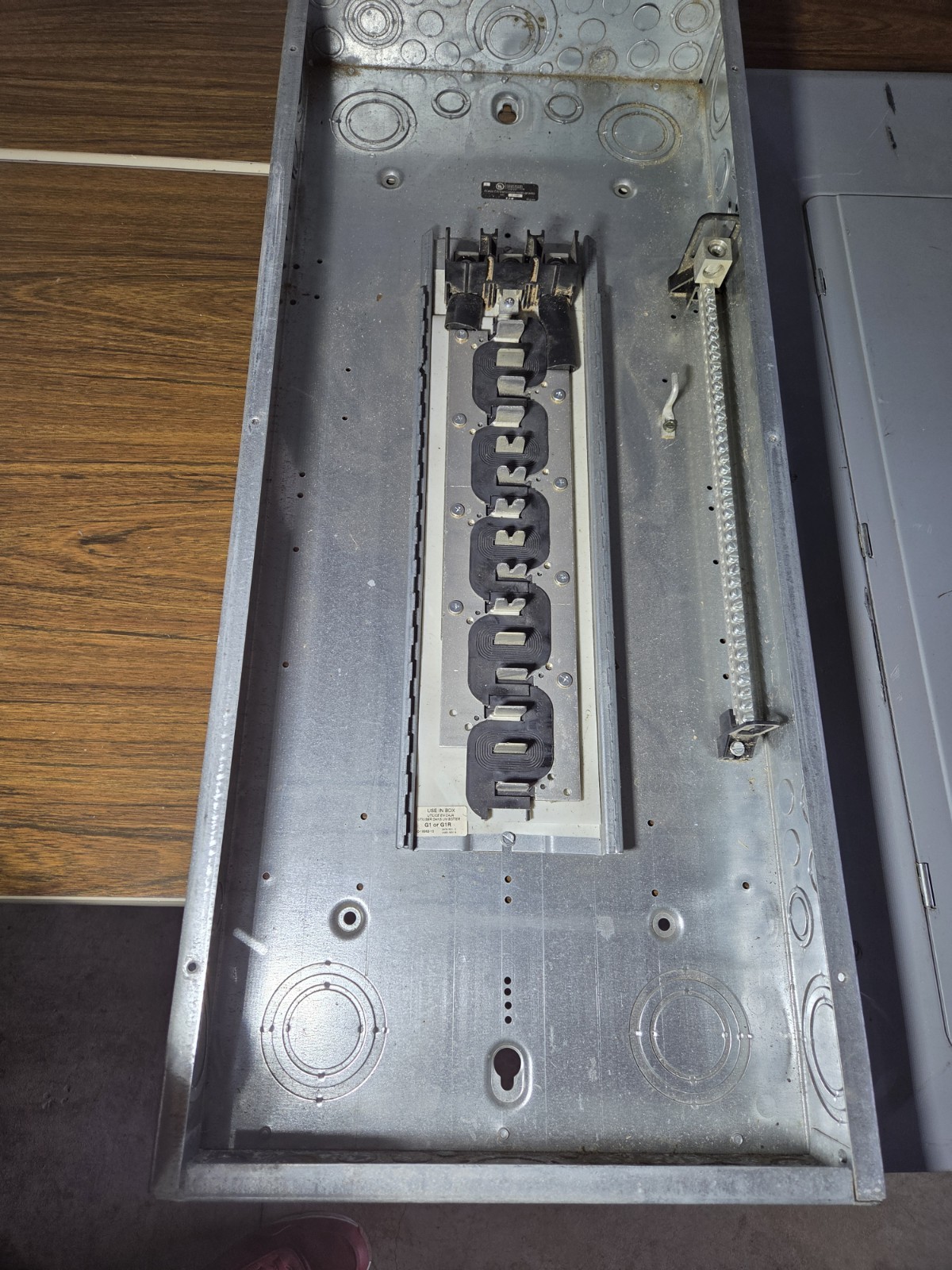 Cutler-Hammer 3BR3042L200 Type 1 Enclosure 200 Amp 208Y/120V 3 Phase 4 Wire